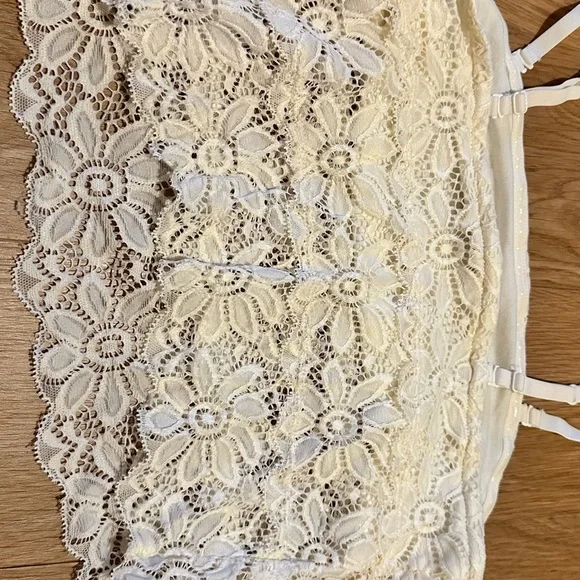 SO Cream Lace tank Top off white/ cream cropped cover up - Picture 5 of 7